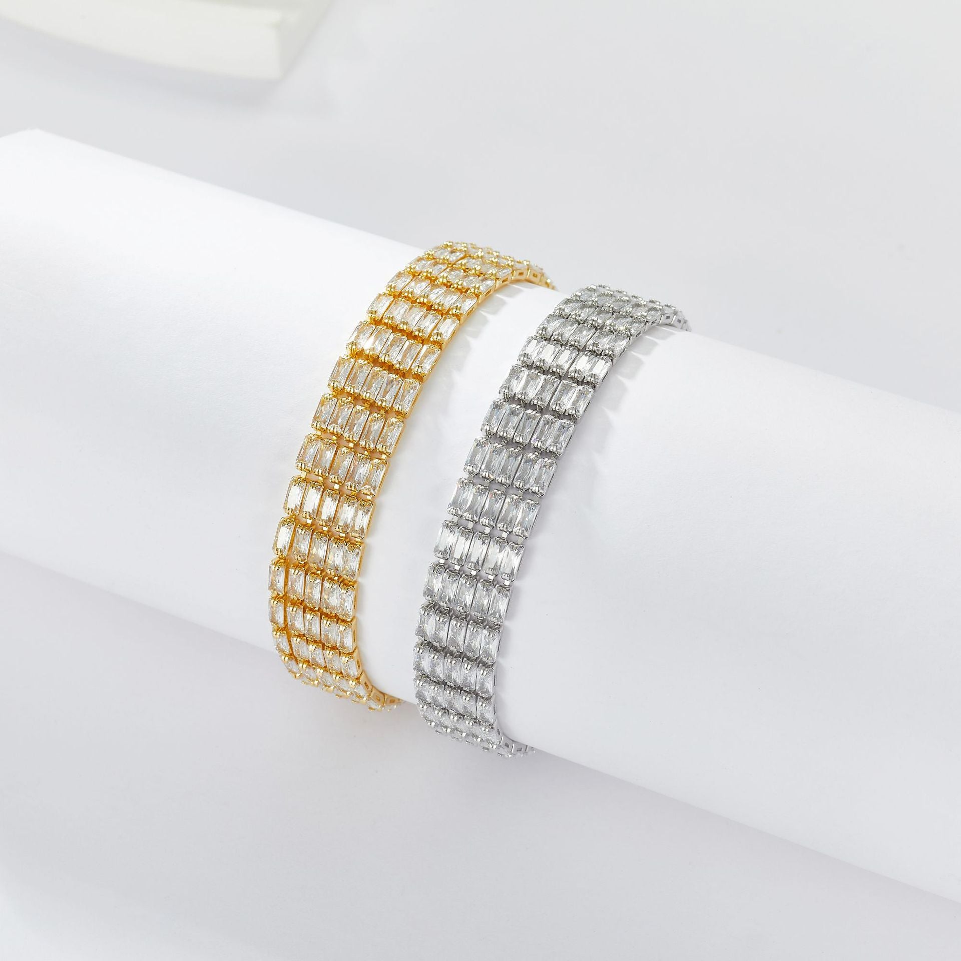 Bracelet studded with stones