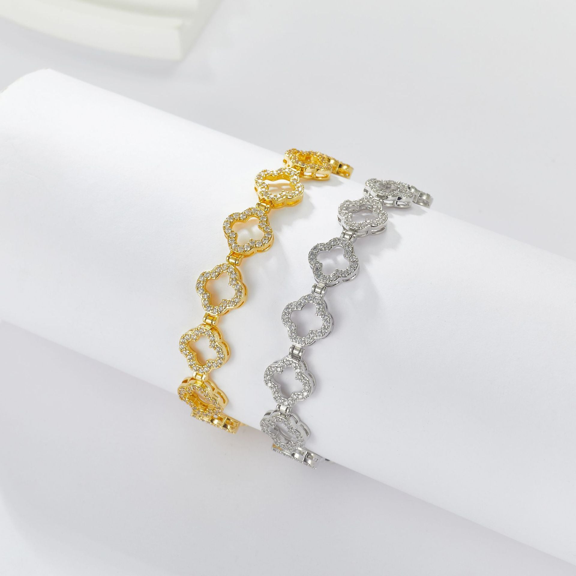 Bracelet studded with stones