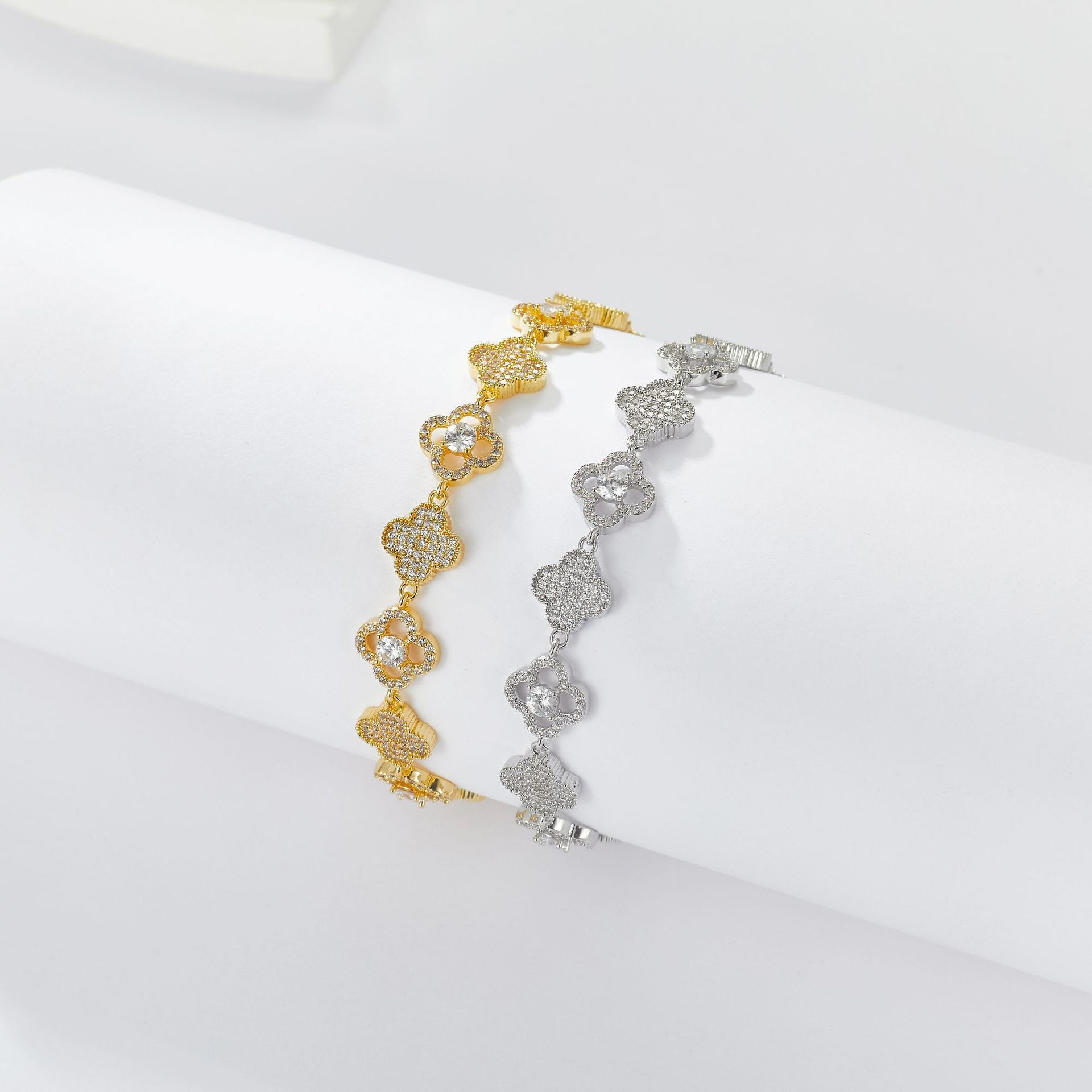 Bracelet studded with stones